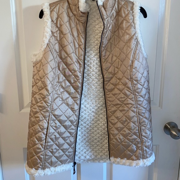 Quilted Puffer Sherpa Lined Vest - Picture 2 of 5